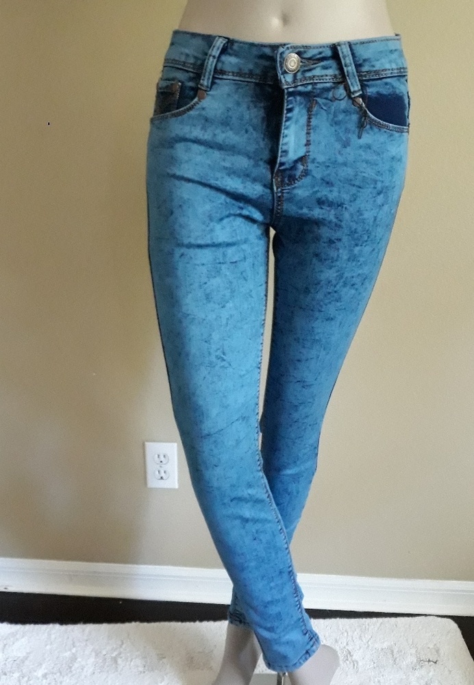 NWOT ICE  Juniors Regular Skinny Jeans size 5/6